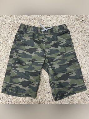 Palomino boys camo shorts 134 US 9-10 green long pockets play school outdoor